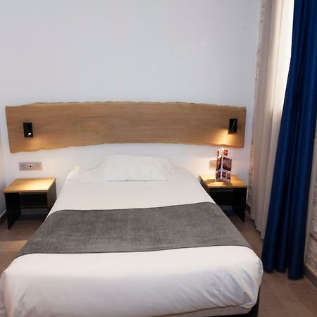 Hostal Paris Barcelona Exterior photo