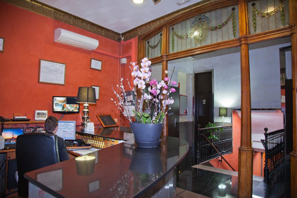 Hostal Paris Barcelona Exterior photo