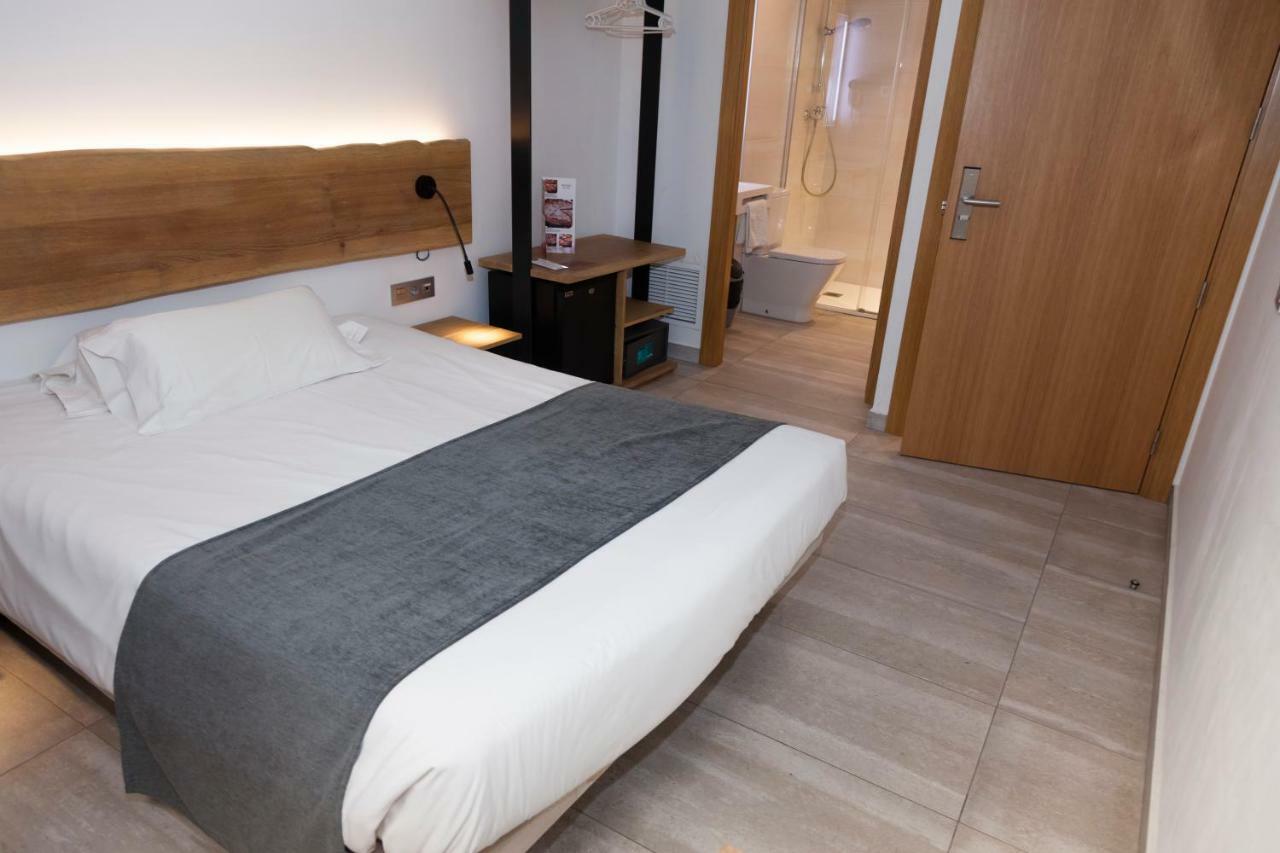 Hostal Paris Barcelona Exterior photo
